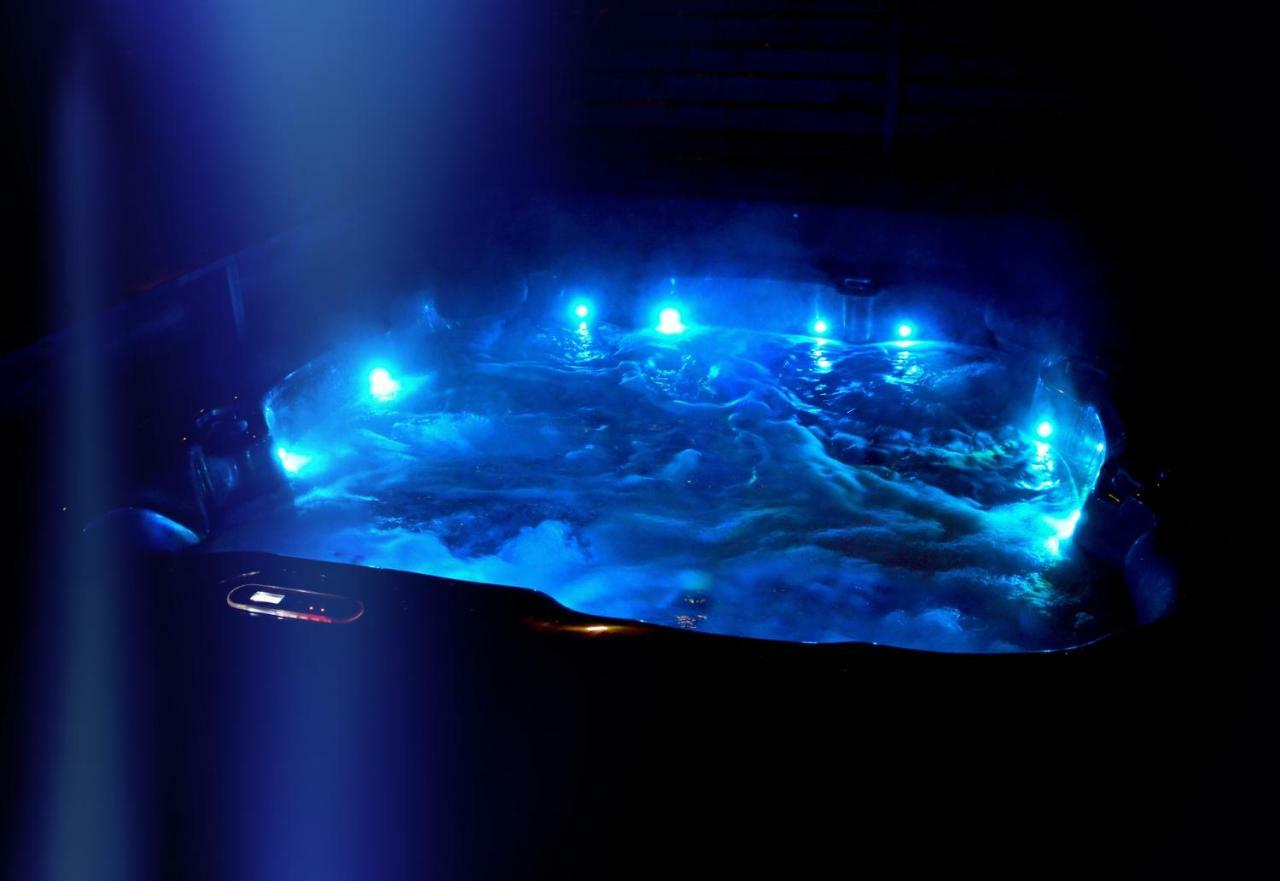 Villa Dakota - Jacuzzi, Zwembad, Playstation Durbuy Kültér fotó